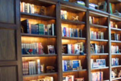 Lighting Bookcase Cabinets Using Adjustable LED Lighting Fixtures
