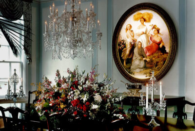 An LED Framing Projector Turns Every Subject Into An Exhibit